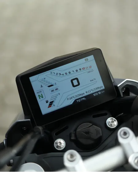 QJMotor SRK 125 2025 – 10.100 km – Naked 125cc – Motocar Vila das Aves