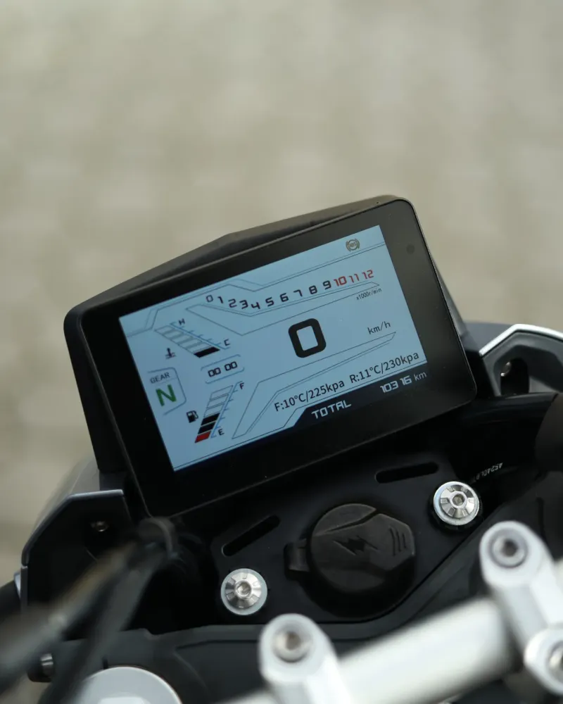 QJMotor SRK 125 2025 – 10.100 km – Naked 125cc – Motocar Vila das Aves