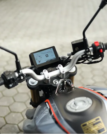 QJMotor SRK 125 2025 – 10.100 km – Naked 125cc – Motocar Vila das Aves