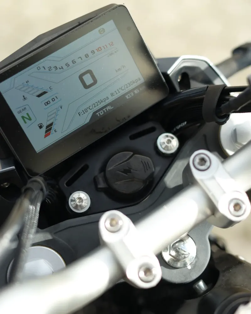 QJMotor SRK 125 2025 – 10.100 km – Naked 125cc – Motocar Vila das Aves