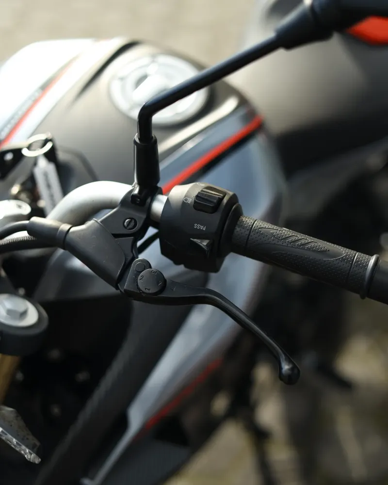 QJMotor SRK 125 2025 – 10.100 km – Naked 125cc – Motocar Vila das Aves