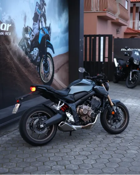 Honda CB650R 2023 | 5.450 km | Naked Neo Sports Café | Motocar Vila das Aves (Santo Tirso, Porto)