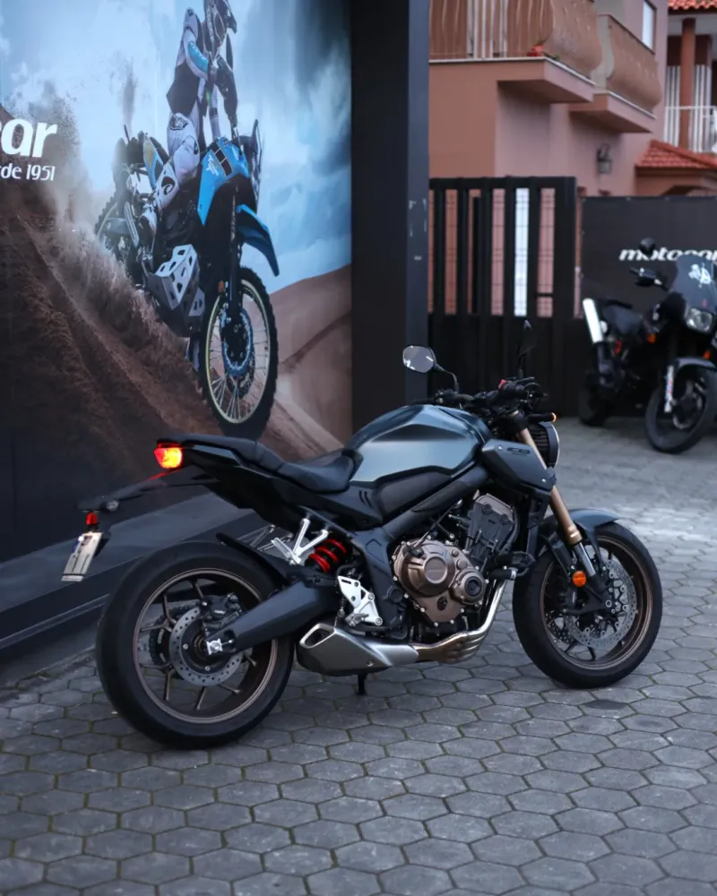 Honda CB650R 2023 | 5.450 km | Naked Neo Sports Café | Motocar Vila das Aves (Santo Tirso, Porto)