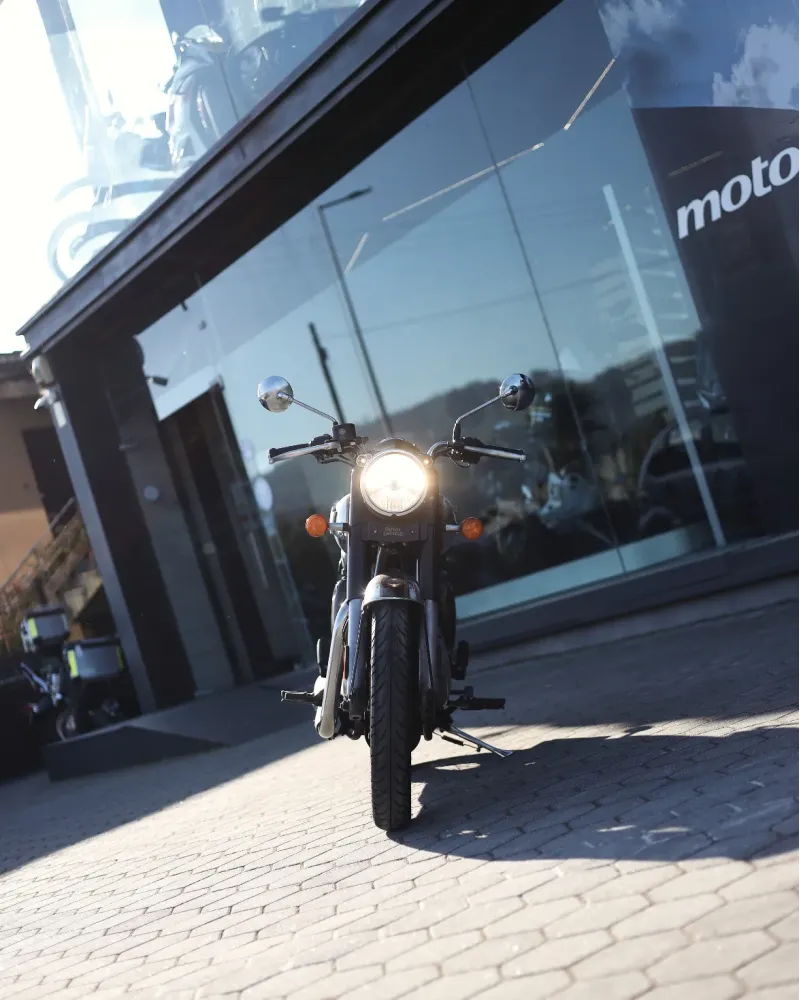 Royal Enfield Classic 350 2022 – 9.616 km – Estilo Clássico – Motocar Vila das Aves | Santo Tirso Porto