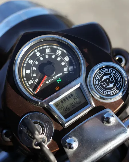 Royal Enfield Classic 350 2022 – 9.616 km – Estilo Clássico – Motocar Vila das Aves | Santo Tirso Porto