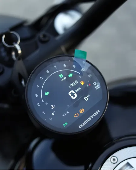 QJ Motor SRV 12 2026 Nova – Custom 125cc – Motocar Vila das Aves | Santo Tirso Porto