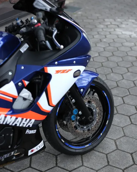 Yamaha YZF-R6 1999 – 27.708 km – Supersport Clássica – Motocar Vila das Aves | Santo Tirso Porto