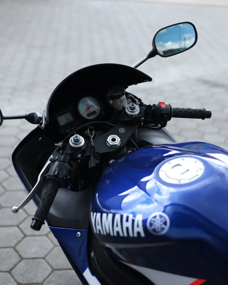 Yamaha YZF-R6 1999 – 27.708 km – Supersport Clássica – Motocar Vila das Aves | Santo Tirso Porto