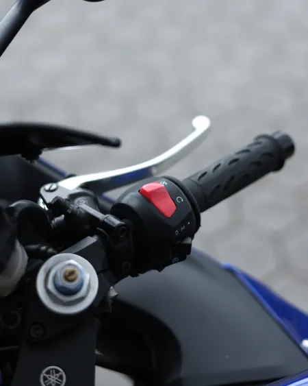 Yamaha YZF-R6 1999 – 27.708 km – Supersport Clássica – Motocar Vila das Aves | Santo Tirso Porto