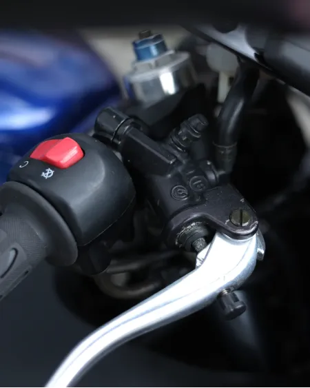 Yamaha YZF-R6 1999 – 27.708 km – Supersport Clássica – Motocar Vila das Aves | Santo Tirso Porto