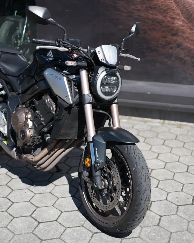 Honda CB650R 2019 – 24.882 km – Naked 4 Cilindros – Motocar Vila das Aves | Santo Tirso Porto