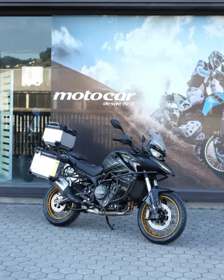 QJMotor SRT 900SX 2026 Nova – Trail Touring Premium – Motocar Vila das Aves | Santo Tirso Porto
