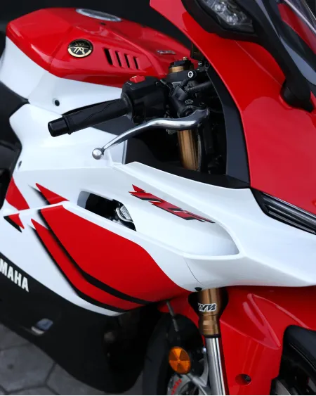 Yamaha R9 2026 70º Aniversário Nova – Supersport 890cc – Motocar Vila das Aves | Santo Tirso Porto