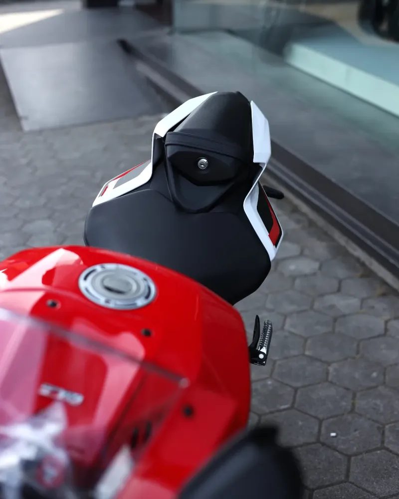 Yamaha R9 2026 70º Aniversário Nova – Supersport 890cc – Motocar Vila das Aves | Santo Tirso Porto
