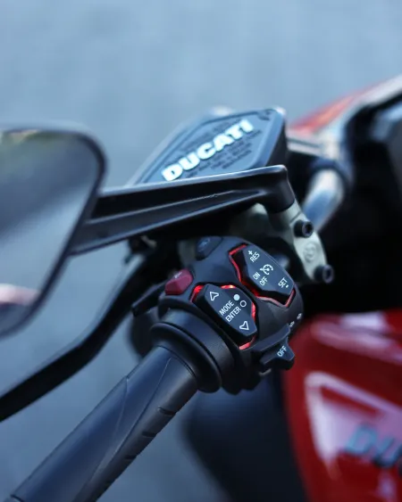 Ducati Diavel V4 2022 – 4.608 km – Muscle Cruiser Premium – Motocar Vila das Aves | Santo Tirso Porto