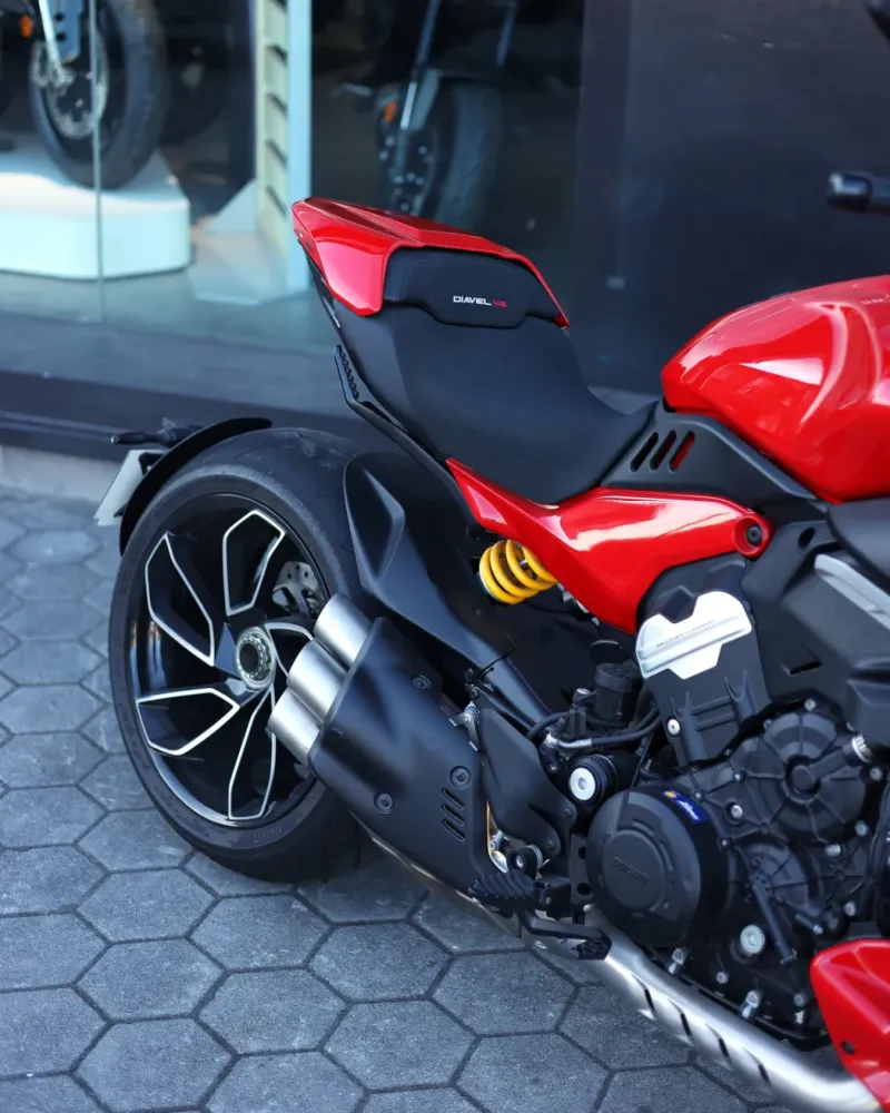 Ducati Diavel V4 2022 – 4.608 km – Muscle Cruiser Premium – Motocar Vila das Aves | Santo Tirso Porto