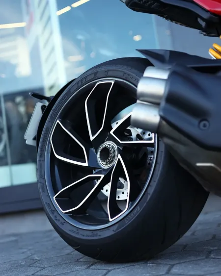 Ducati Diavel V4 2022 – 4.608 km – Muscle Cruiser Premium – Motocar Vila das Aves | Santo Tirso Porto