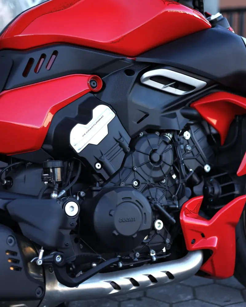 Ducati Diavel V4 2022 – 4.608 km – Muscle Cruiser Premium – Motocar Vila das Aves | Santo Tirso Porto