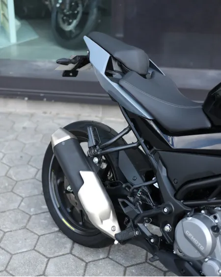 CFMOTO 300NK 2025 – 718 km – Naked 300cc – Motocar Vila das Aves | Santo Tirso Porto