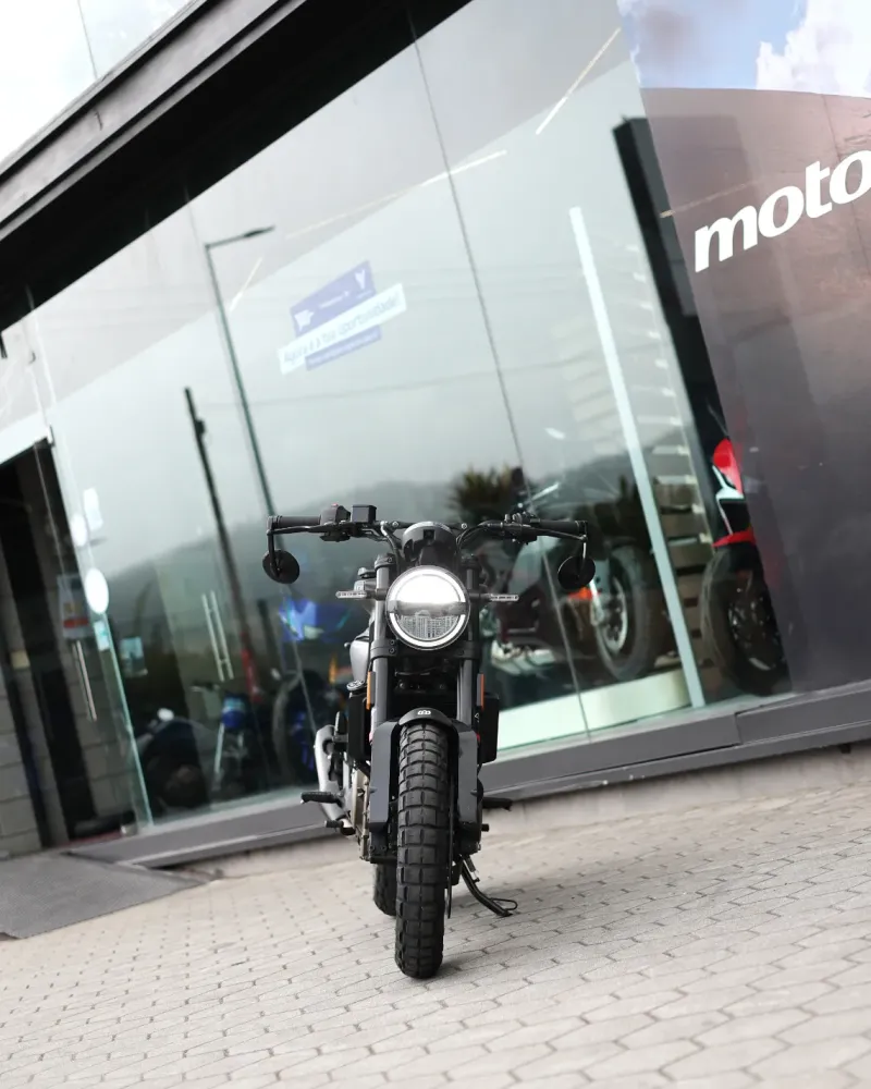 Husqvarna Svartpilen 2023 – 5.744 km – Naked Scrambler – Motocar Vila das Aves | Santo Tirso Porto