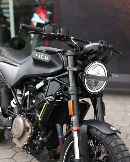 Husqvarna Svartpilen 2023 – 5.744 km – Naked Scrambler – Motocar Vila das Aves | Santo Tirso Porto