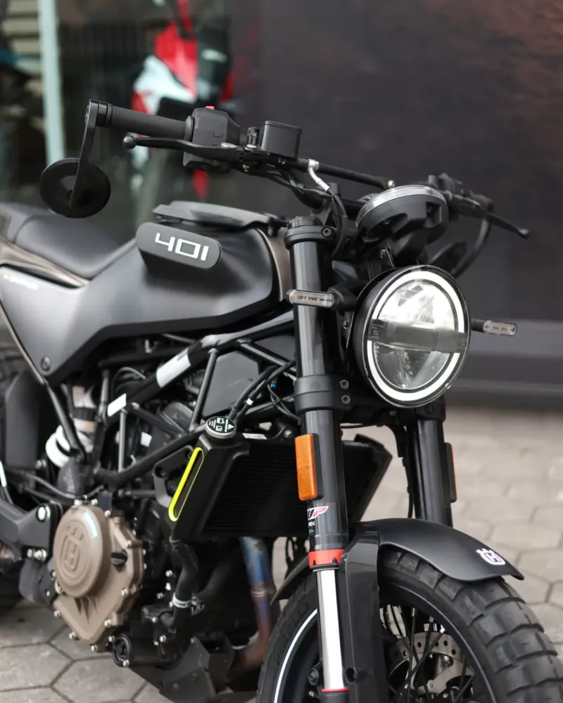 Husqvarna Svartpilen 2023 – 5.744 km – Naked Scrambler – Motocar Vila das Aves | Santo Tirso Porto