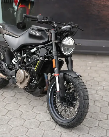 Husqvarna Svartpilen 2023 – 5.744 km – Naked Scrambler – Motocar Vila das Aves | Santo Tirso Porto