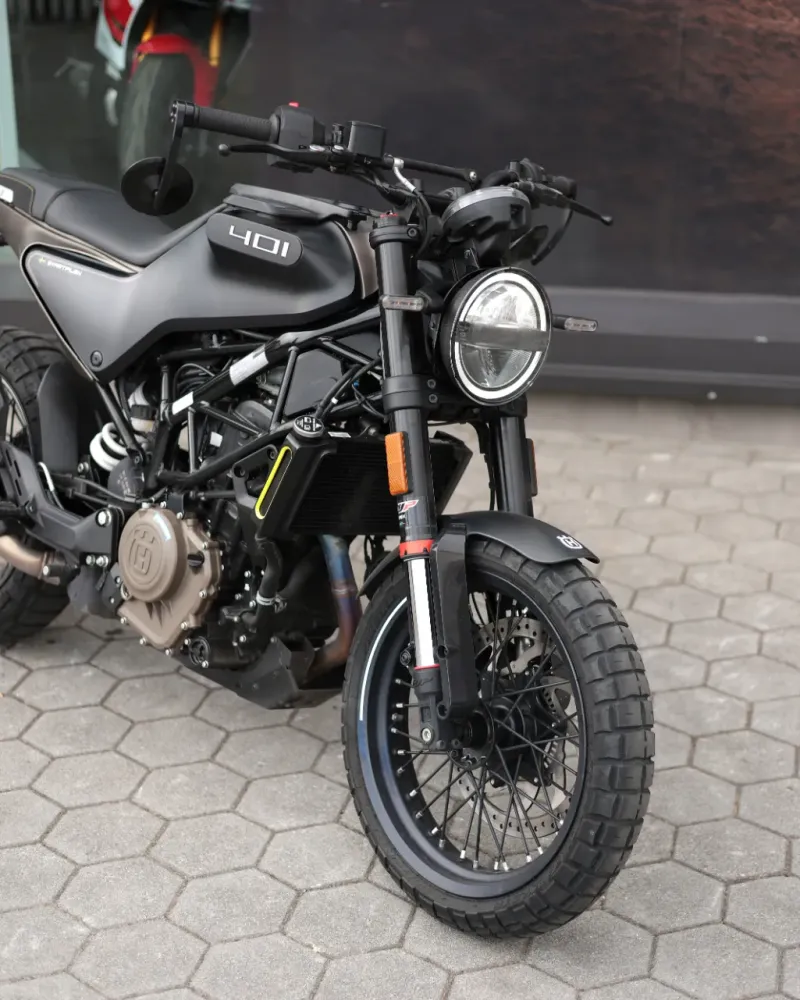 Husqvarna Svartpilen 2023 – 5.744 km – Naked Scrambler – Motocar Vila das Aves | Santo Tirso Porto