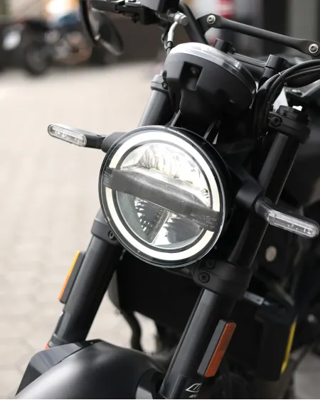 Husqvarna Svartpilen 2023 – 5.744 km – Naked Scrambler – Motocar Vila das Aves | Santo Tirso Porto