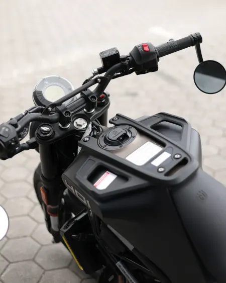 Husqvarna Svartpilen 2023 – 5.744 km – Naked Scrambler – Motocar Vila das Aves | Santo Tirso Porto
