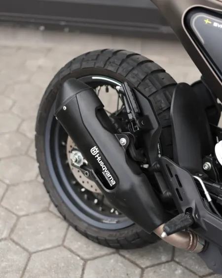 Husqvarna Svartpilen 2023 – 5.744 km – Naked Scrambler – Motocar Vila das Aves | Santo Tirso Porto