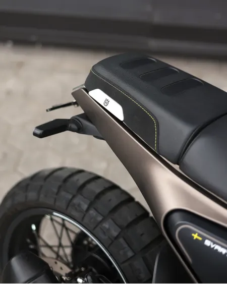 Husqvarna Svartpilen 2023 – 5.744 km – Naked Scrambler – Motocar Vila das Aves | Santo Tirso Porto
