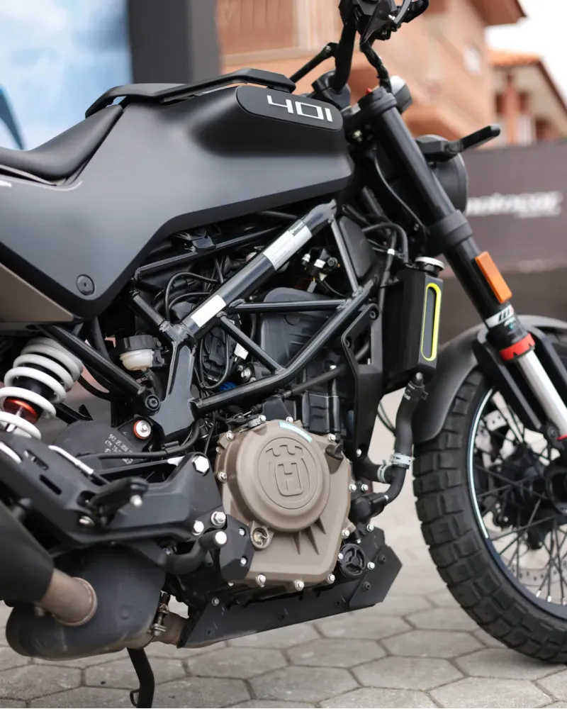 Husqvarna Svartpilen 2023 – 5.744 km – Naked Scrambler – Motocar Vila das Aves | Santo Tirso Porto