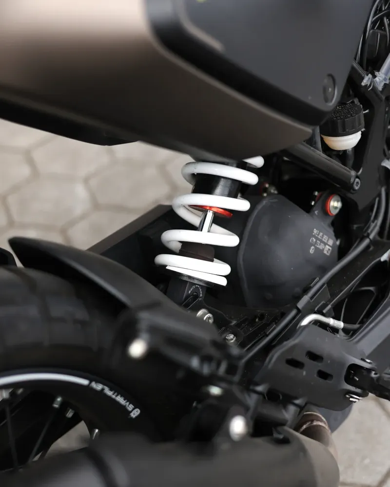 Husqvarna Svartpilen 2023 – 5.744 km – Naked Scrambler – Motocar Vila das Aves | Santo Tirso Porto