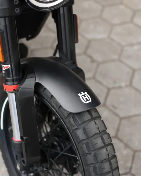 Husqvarna Svartpilen 2023 – 5.744 km – Naked Scrambler – Motocar Vila das Aves | Santo Tirso Porto