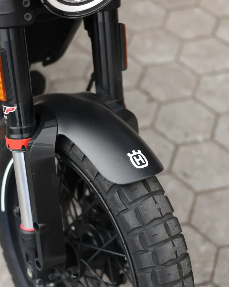 Husqvarna Svartpilen 2023 – 5.744 km – Naked Scrambler – Motocar Vila das Aves | Santo Tirso Porto