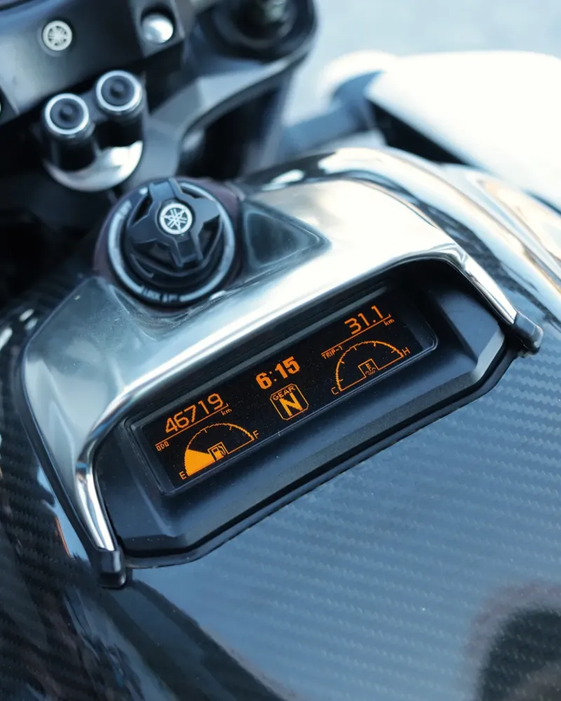 Yamaha VMAX 1700 Carbon Akrapovic Edition 2015 – 46.719 km – Motocar Vila das Aves | Santo Tirso Porto