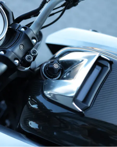 Yamaha VMAX 1700 Carbon Akrapovic Edition 2015 – 46.719 km – Motocar Vila das Aves | Santo Tirso Porto