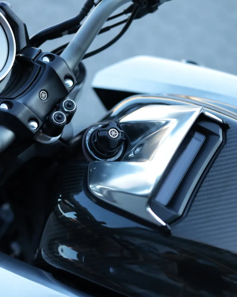 Yamaha VMAX 1700 Carbon Akrapovic Edition 2015 – 46.719 km – Motocar Vila das Aves | Santo Tirso Porto