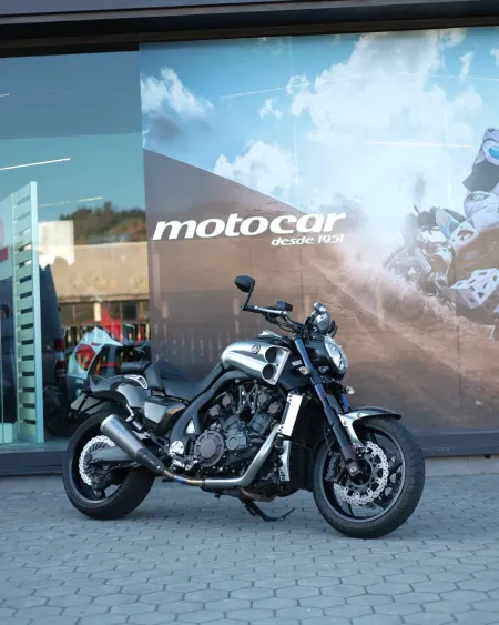 Yamaha VMAX 1700 Carbon Akrapovic Edition 2015 – 46.719 km – Motocar Vila das Aves | Santo Tirso Porto