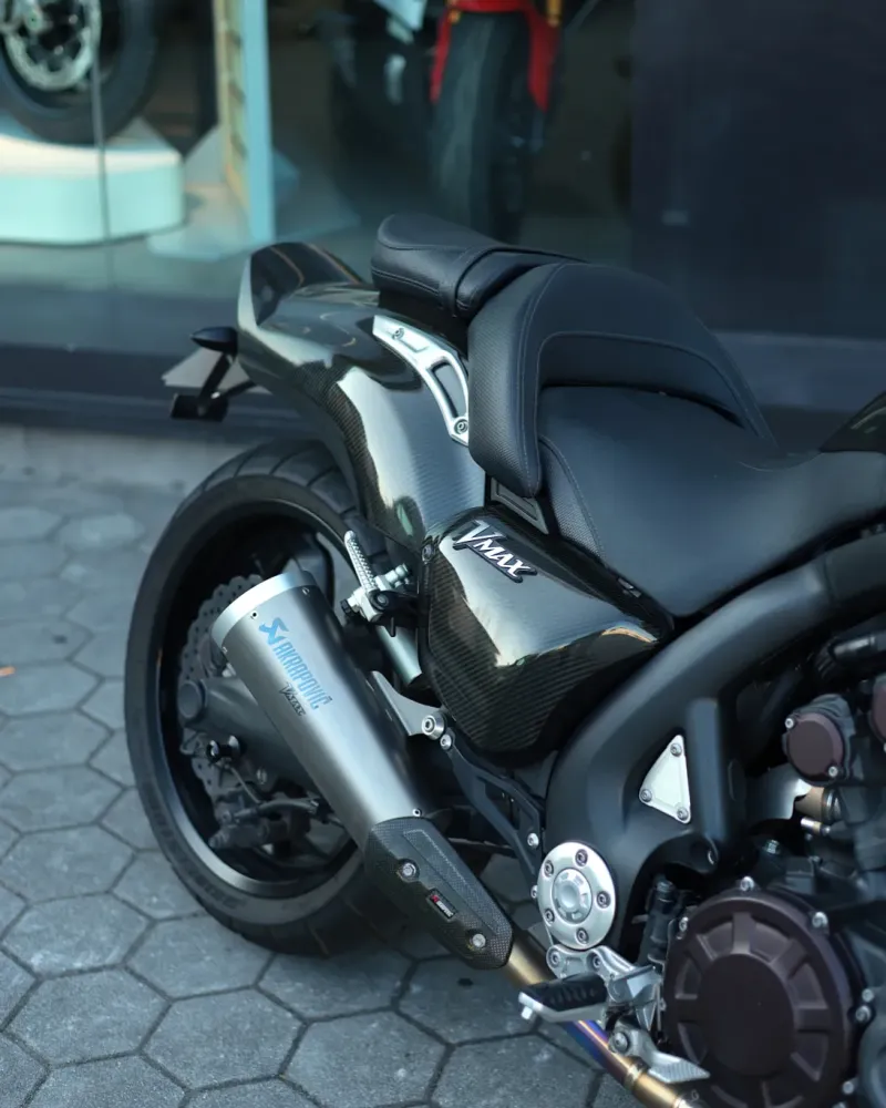 Yamaha VMAX 1700 Carbon Akrapovic Edition 2015 – 46.719 km – Motocar Vila das Aves | Santo Tirso Porto