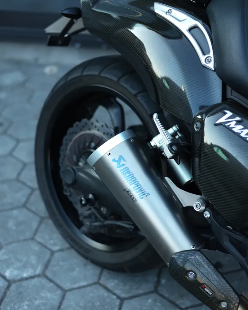 Yamaha VMAX 1700 Carbon Akrapovic Edition 2015 – 46.719 km – Motocar Vila das Aves | Santo Tirso Porto
