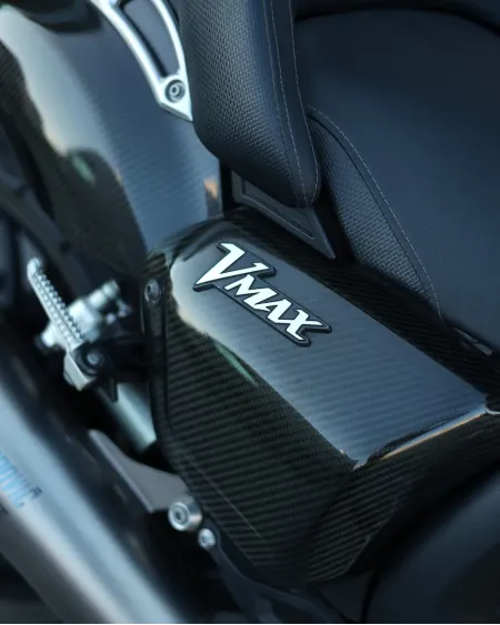Yamaha VMAX 1700 Carbon Akrapovic Edition 2015 – 46.719 km – Motocar Vila das Aves | Santo Tirso Porto