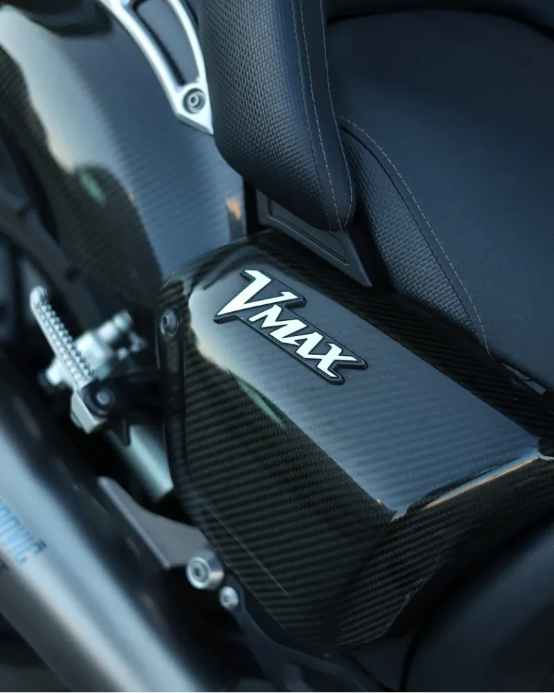 Yamaha VMAX 1700 Carbon Akrapovic Edition 2015 – 46.719 km – Motocar Vila das Aves | Santo Tirso Porto