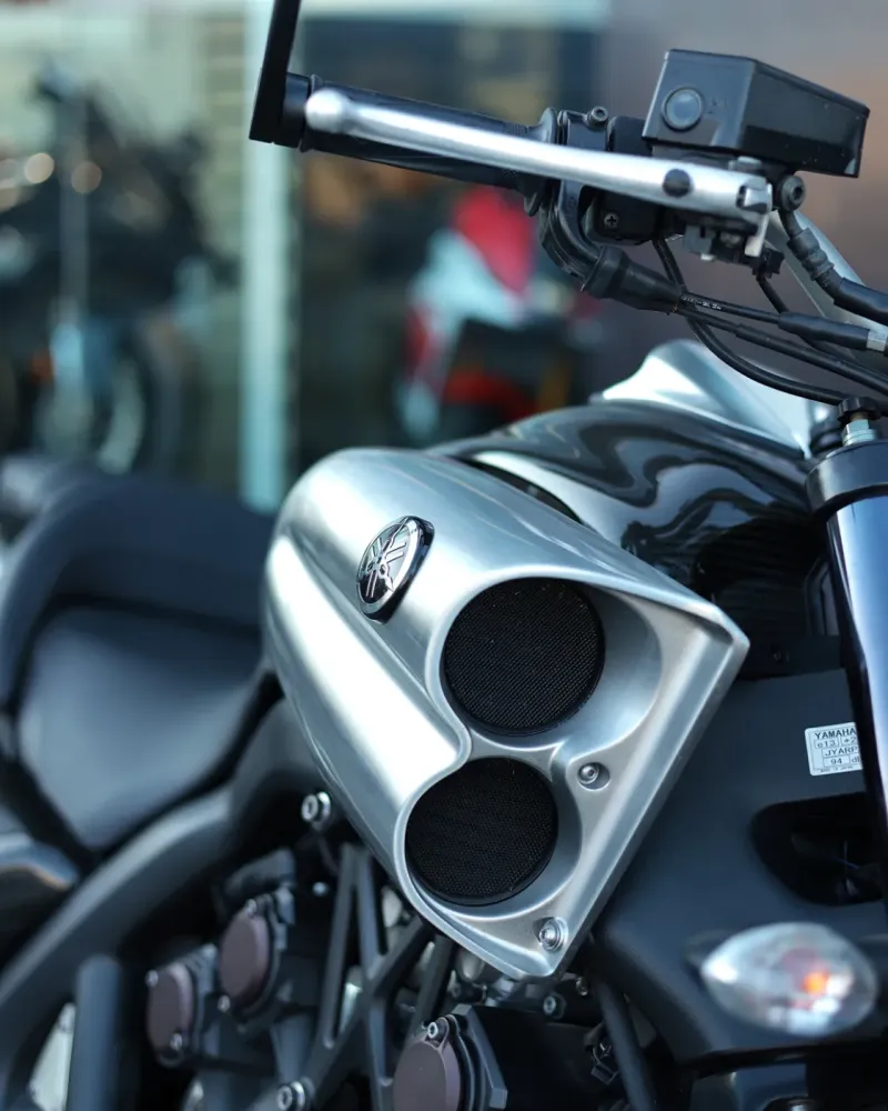 Yamaha VMAX 1700 Carbon Akrapovic Edition 2015 – 46.719 km – Motocar Vila das Aves | Santo Tirso Porto
