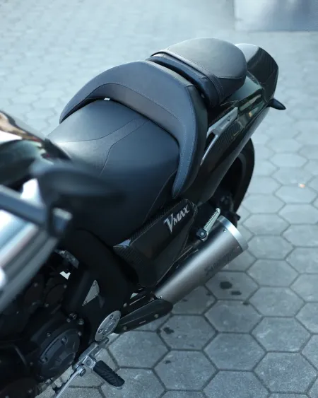 Yamaha VMAX 1700 Carbon Akrapovic Edition 2015 – 46.719 km – Motocar Vila das Aves | Santo Tirso Porto