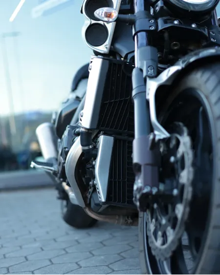 Yamaha VMAX 1700 Carbon Akrapovic Edition 2015 – 46.719 km – Motocar Vila das Aves | Santo Tirso Porto