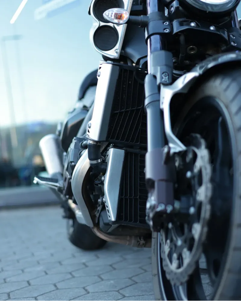 Yamaha VMAX 1700 Carbon Akrapovic Edition 2015 – 46.719 km – Motocar Vila das Aves | Santo Tirso Porto