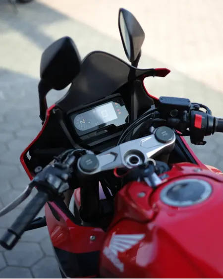 Honda CBR650R 2022 – 17.611 km – 4 Cilindros – Motocar Vila das Aves | Santo Tirso Porto