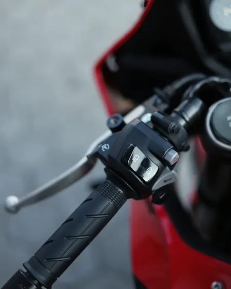 Honda CBR650R 2022 – 17.611 km – 4 Cilindros – Motocar Vila das Aves | Santo Tirso Porto